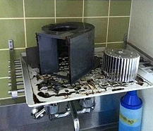 換気扇2：清掃前